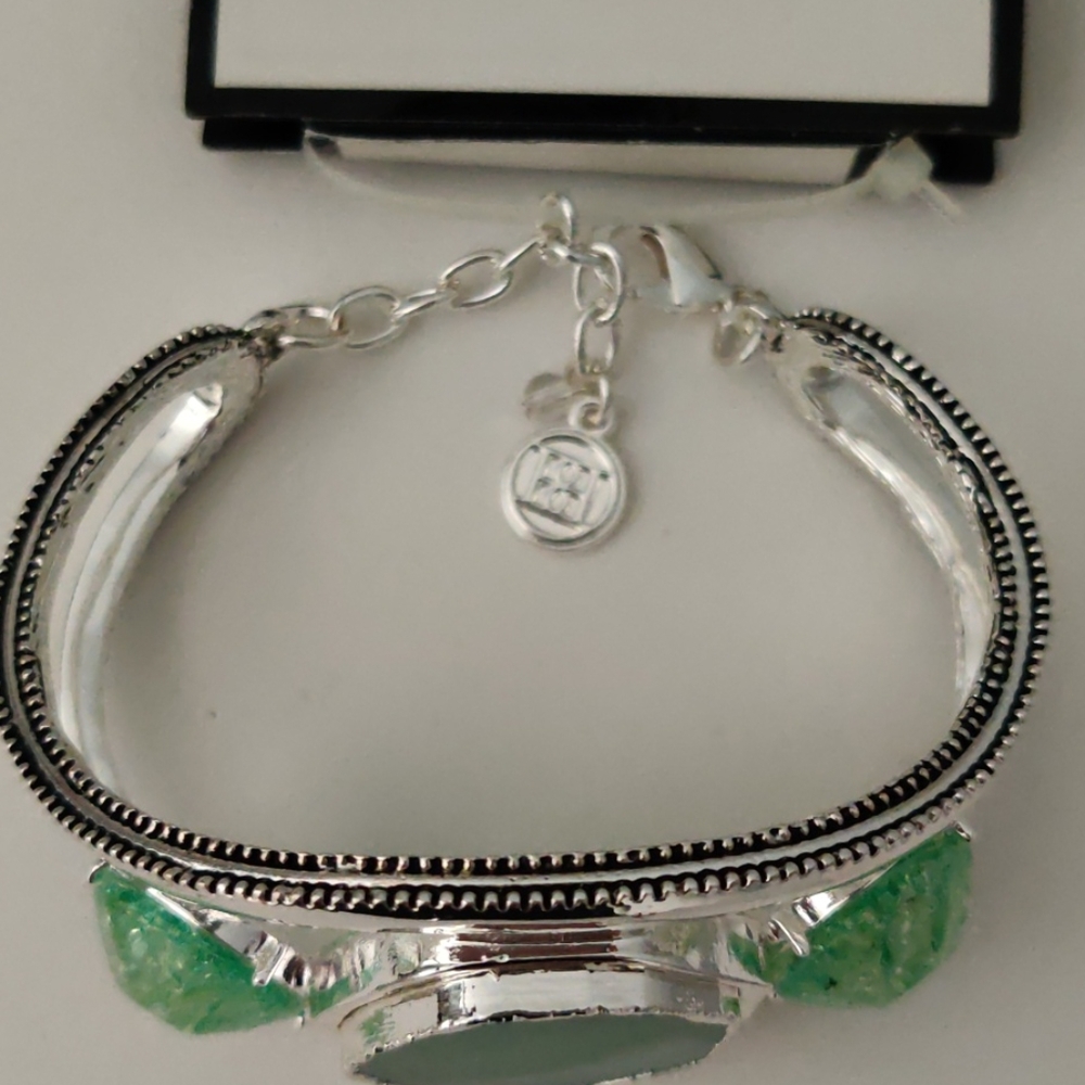 Bracelets & Earrings Bundle 🌴🌴🌴 - Picture 8 of 10